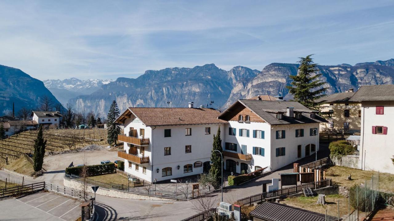 Hotel Gruenwald Salorno Esterno foto