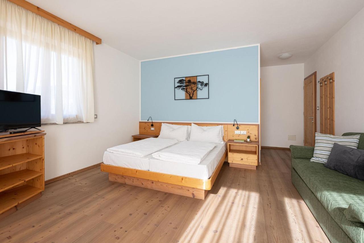 Hotel Gruenwald Salorno Esterno foto
