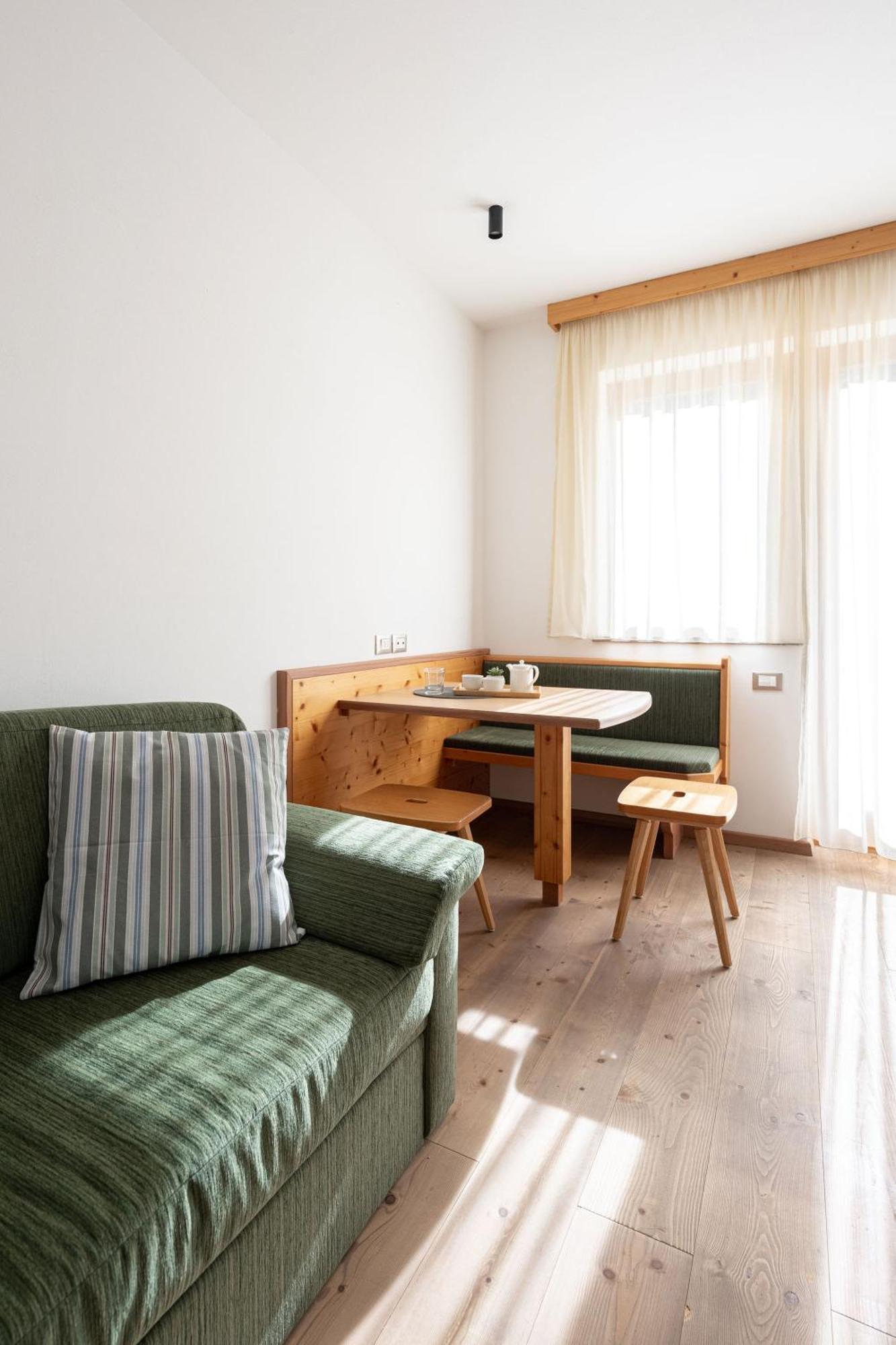 Hotel Gruenwald Salorno Esterno foto